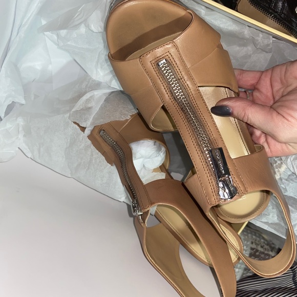 Michael Kors shoes - Picture 2 of 3